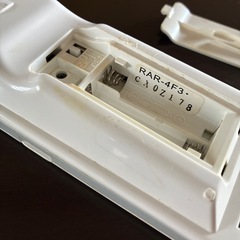 ソーラー電池付き日立のエアコンのリモコンの画像
