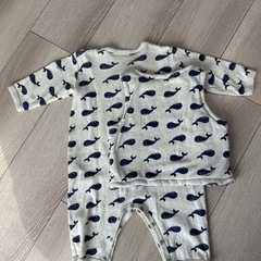 ②プチバトー くじら柄ロンパース ＆ あったかベスト セットの画像