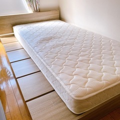 コンセント付きシングルベットフレーム＆マットレスの画像