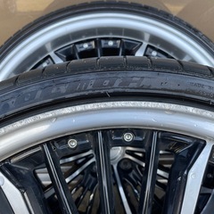 ２０インチ アルミホイールの画像