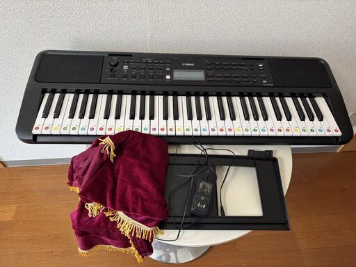 ヤマハ 電子キーボード PSR-E383（61鍵）美品／カバー付／初心者向けシール貼付