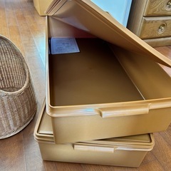 タッパーウェアの衣類収納3つの画像