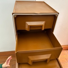 タッパーウェアの衣類収納の画像