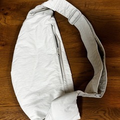 UNIQLO 男性用　ラウンドバッグの画像