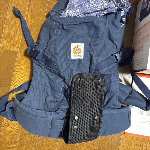 新品ergobaby ADAPT ネイビー 抱っこ紐 エルゴベビー ネイビー、よだれカバー付