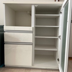 食器棚の画像