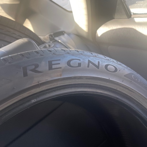 レグノ　　　215／45r17 4本