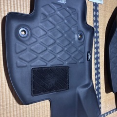 トヨタ純正 ハリアー80系【ガソリン車】3Dレザー調フロアマットの画像