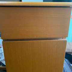 折りたたみテーブルと椅子セットの画像