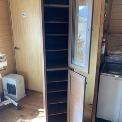 スリム収納キャビネット／高さ181cm／ガラス扉付き／200円の画像