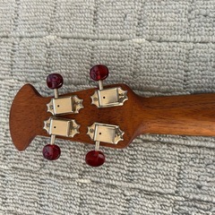 オベーションのウクレレの画像