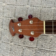 オベーションのウクレレの画像