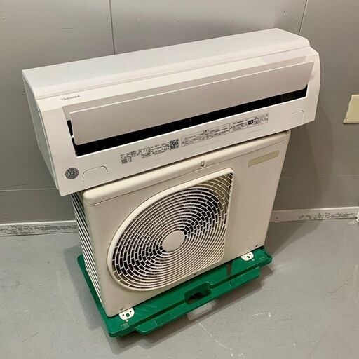 X2　東芝　TOSIBA 2.2Ｋ　エアコン　RAS-2211ATM      6畳程度  単相100V 　2021年製　40221H