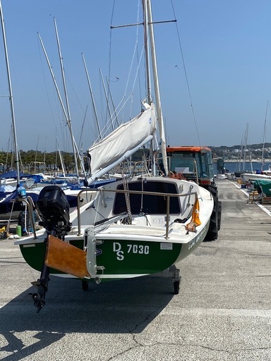 ディンギー　ヨット　ディセーラー　Daysailer 16フィート　船外機5馬力トーハツ