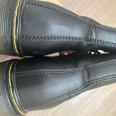 ドクターマーチン風の合皮ブーツの画像