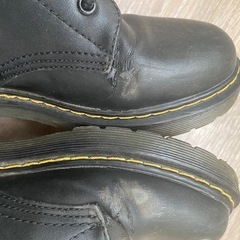 ドクターマーチン風の合皮ブーツの画像
