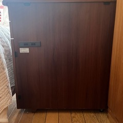 ジャノメミシンとミシン台の画像