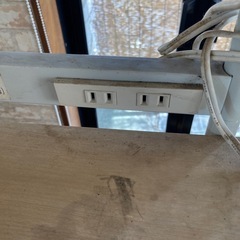 コンセント付きラック／スライド棚あり／収納ラック／200円の画像