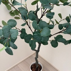 観葉植物 人工 フェイクグリーン 室内 リビング オフィス 緑  インテリアグリーン 光触媒 空気清浄 消臭 抗菌 防汚 ホルムアルデヒド分解130cm の画像