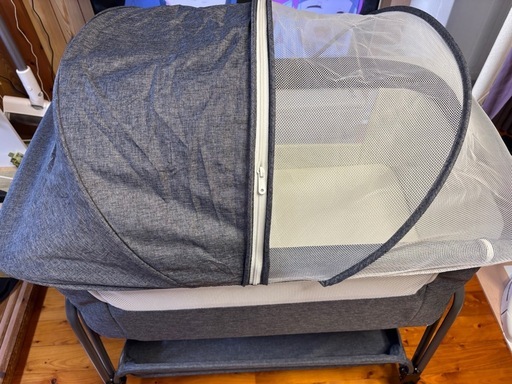 取引中【美品】高さ5段階調節 ベビーベッド