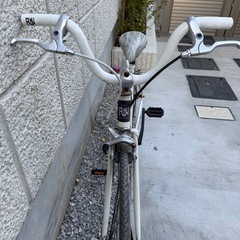 オールホワイトのスタイリッシュクロスバイク  FUN 自転車の画像