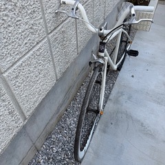 オールホワイトのスタイリッシュクロスバイク  FUN 自転車の画像