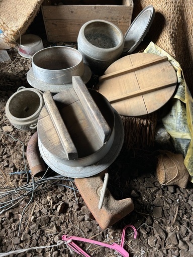 アルミ性釜2個と火鉢1個その他付属 (えいちゃん) 研究学園のその他の