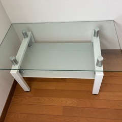 ガラステーブルの画像