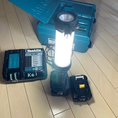 マキタ　18v バッテリー2個　急速充電器　ランタンセットの画像
