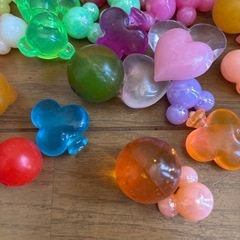 プラスチックのおもちゃ？　ボールの画像