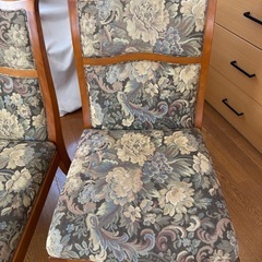 【3/14まで】アンティーク調 天然木 重厚感ある ダイニングチェア 2脚セット 花柄の画像