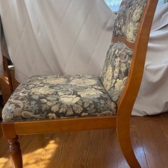 【3/14まで】アンティーク調 天然木 重厚感ある ダイニングチェア 2脚セット 花柄の画像