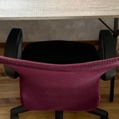 パソコンデスクとイスの画像