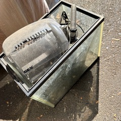 古い水槽の画像