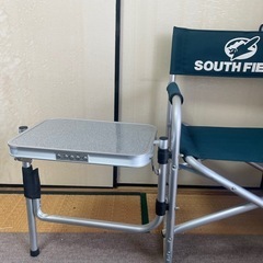 テーブル付きアウトドアチェアの画像