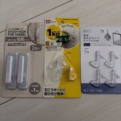 【取引中】DIY用品まとめて。フック、洗濯バサミ、ネジ、ワイヤーネット連結ジョイントの画像