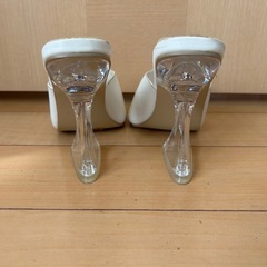 白いミュールの画像