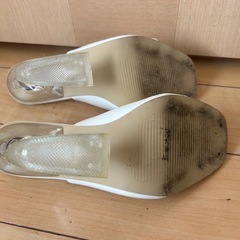 白いミュールの画像