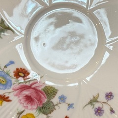 A8090【シェリー】ディンティーシェイプ ローズ＆レッドデイジー デミタスカップ＆ソーサー 花柄 アンティークの画像