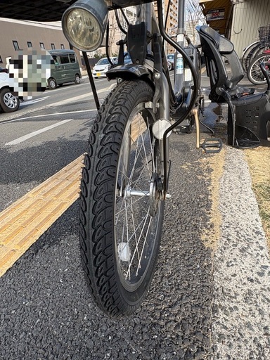 054中古20㌅ブリヂストン電動アシスト自転車　8.7Ah 大阪　054