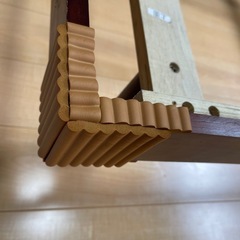 ダブルベッドヘッドボード付きの画像