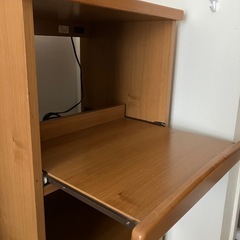 キャスター・コンセント・スライドボード付き棚の画像