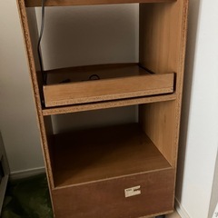 キャスター・コンセント・スライドボード付き棚の画像