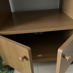 キャスター・コンセント・スライドボード付き棚の画像