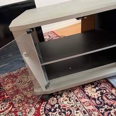 シンプルなテレビ台キャスター付の画像