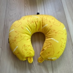 ピカチュウ　ネックピローの画像