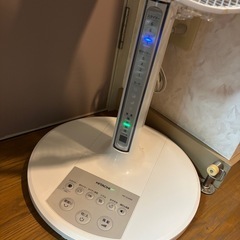 日立とコーナンの扇風機の画像