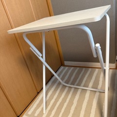 ベッドサイドテーブルの画像