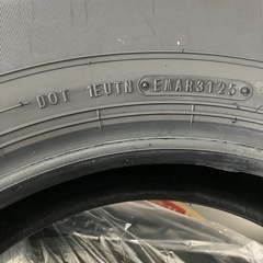 新車外しタイヤ195/80/15
の画像