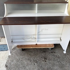 決まりました対面式食器棚の画像